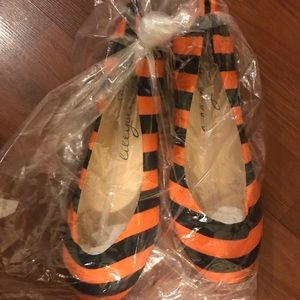 Lilybee Orange & Black Flats